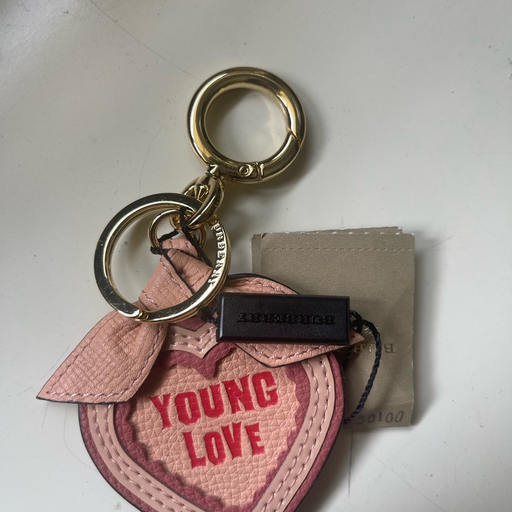 Burberry heart keychain